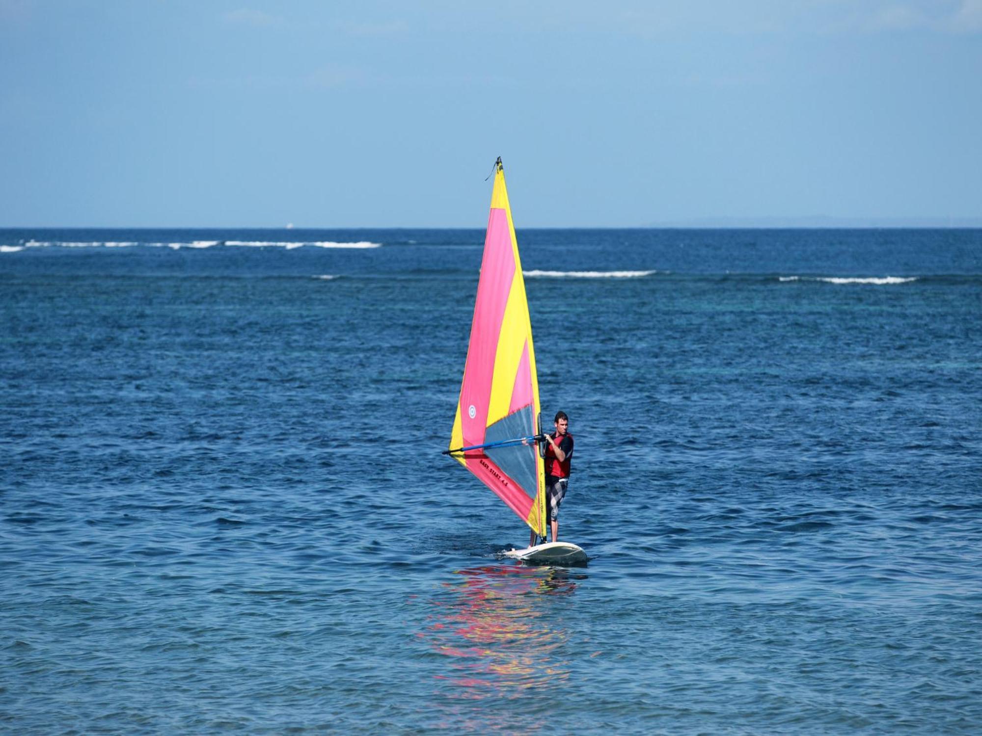 Grand Mirage Resort & Thalasso Bali Nusa Dua  Eksteriør billede Windsurfer at the beach