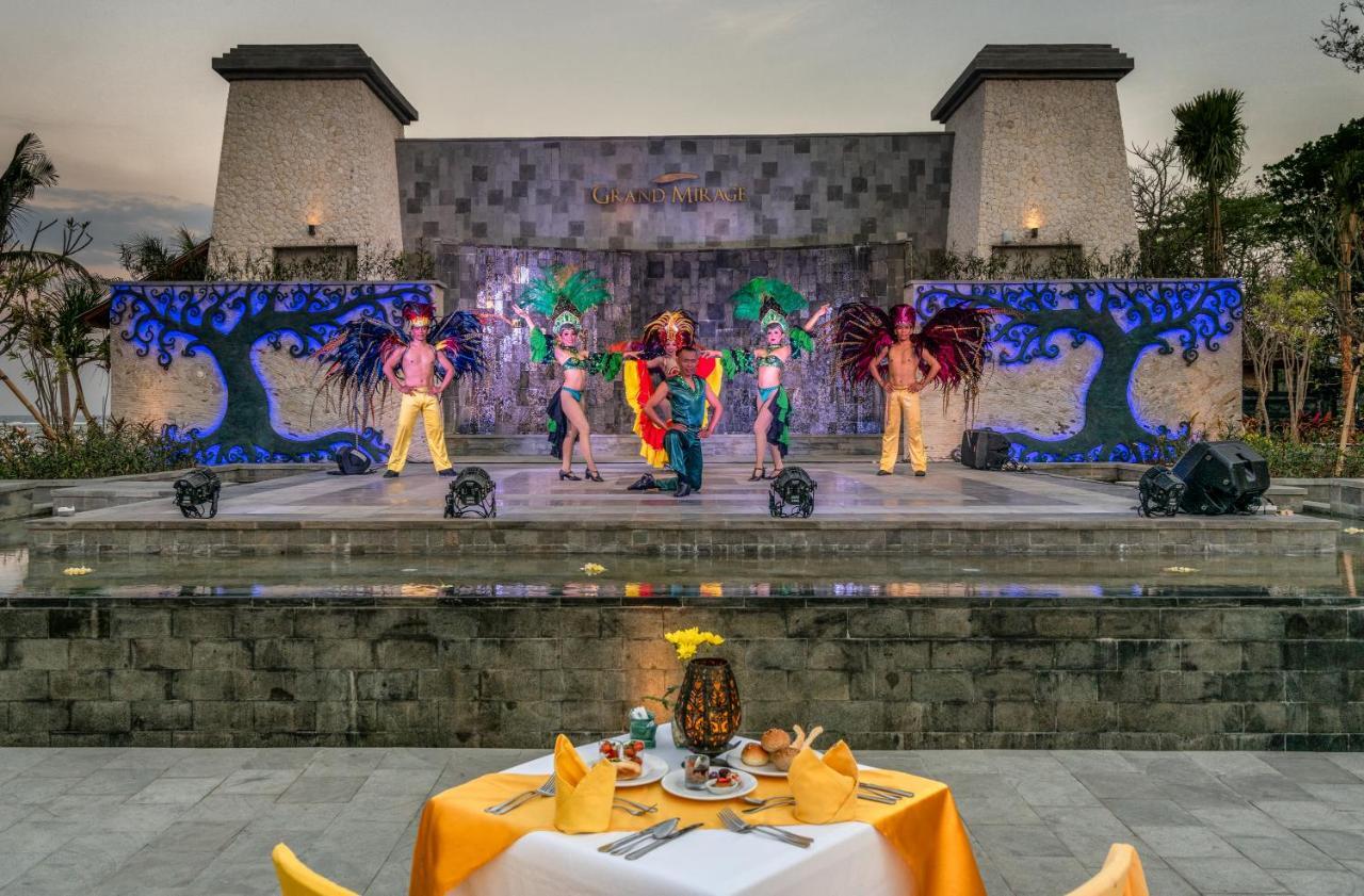 Grand Mirage Resort & Thalasso Bali Nusa Dua  Eksteriør billede The stage of the resort's main theatre