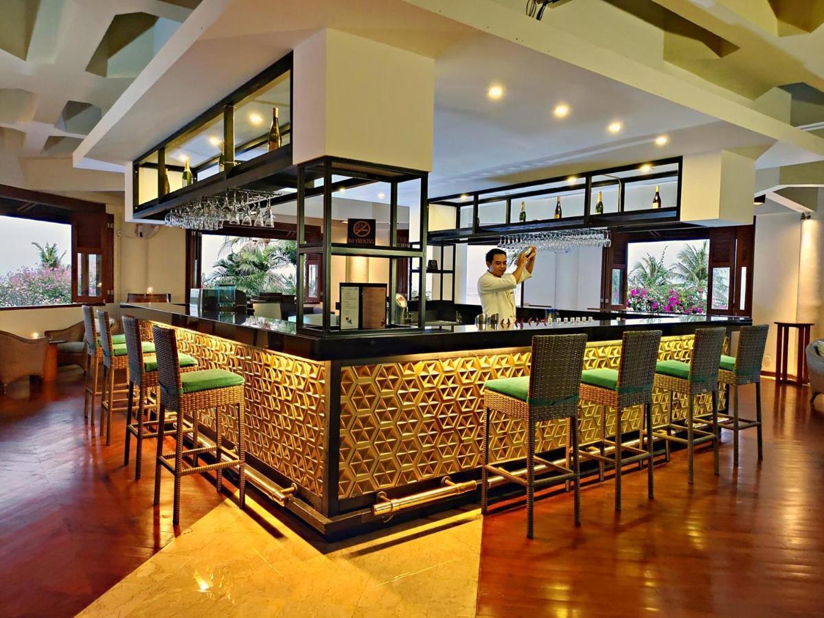 Grand Mirage Resort & Thalasso Bali Nusa Dua  Eksteriør billede The bar at the hotel